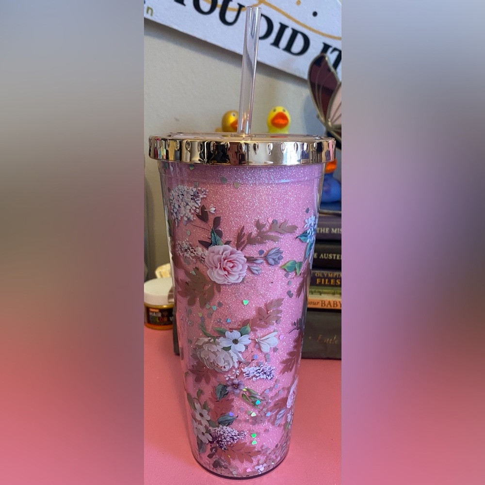 NWT, Icing Pink Floral Glitter Print 20oz Tumbler